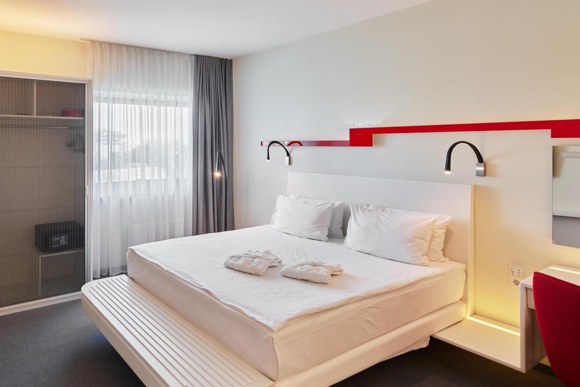 Holiday Inn Vilnius By Ihg Esterno foto